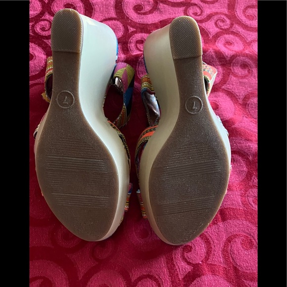 Cynthia Vincent for target multi color wedges size 7 - Picture 4 of 5